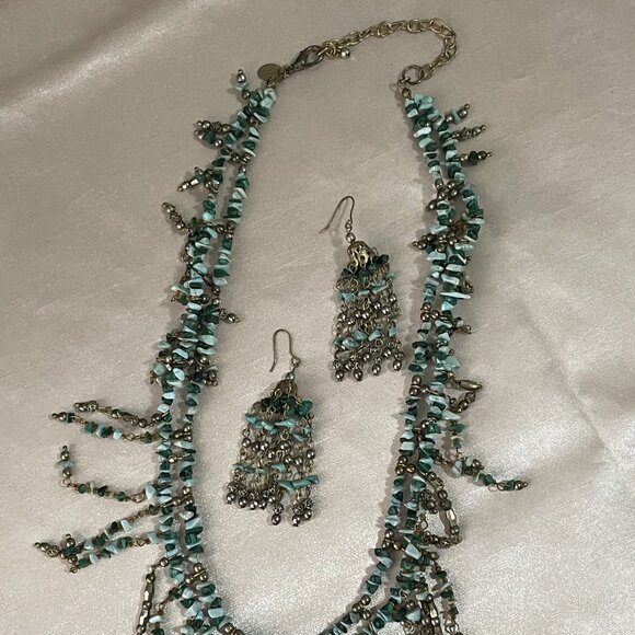 Western Inspired Turquoise Chip Necklace and Pierced Earrings - Picture 3 of 4
